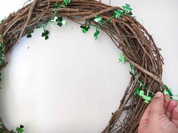 Easy DIY St. Patrick's day wreath - green and colorful! Lucky front door decoration