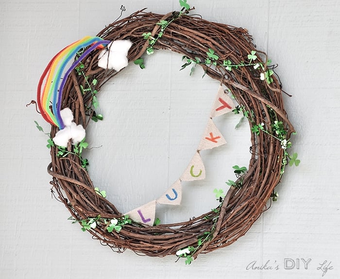 Easy DIY St. Patrick's day wreath - green and colorful! Lucky front door decoration