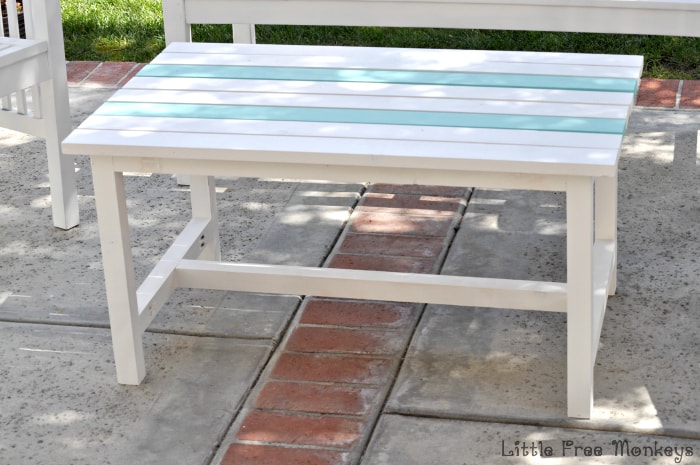 Easy 15 Diy Outdoor Coffee Table Free Plans Anika S Life Diy Outdoor Coffee Table Little Free Monkeys
