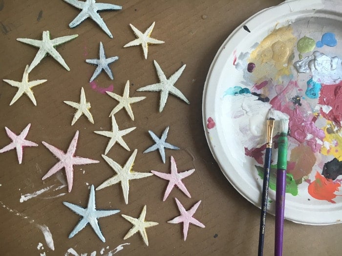 Use painted starfishes to create a simple and rustic DIY coastal wreath for under $10