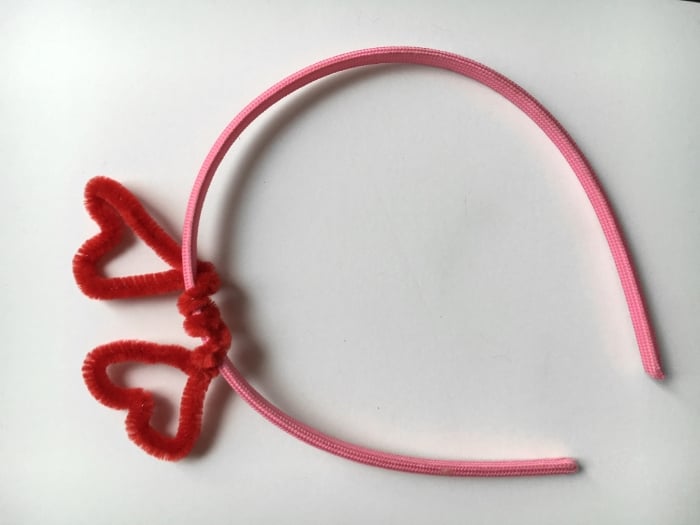 Make an easy Valentine's day hairband with hearts