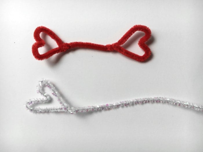 How to make hearts with pipe cleaners. Its a fun kids valentine's day project