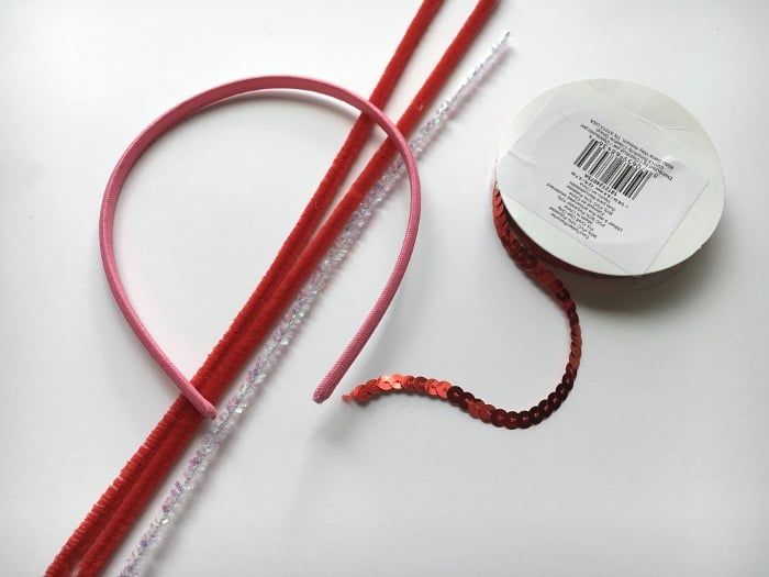 How to make an easy Valentine's Day hairband with hearts. great kids craft!