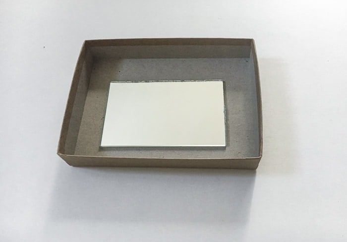 Make an easy DIY mirrored concrete tray with this step by step tutorial