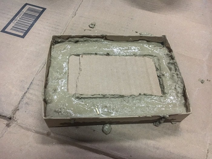 Make an easy DIY mirrored concrete tray with this step by step tutorial
