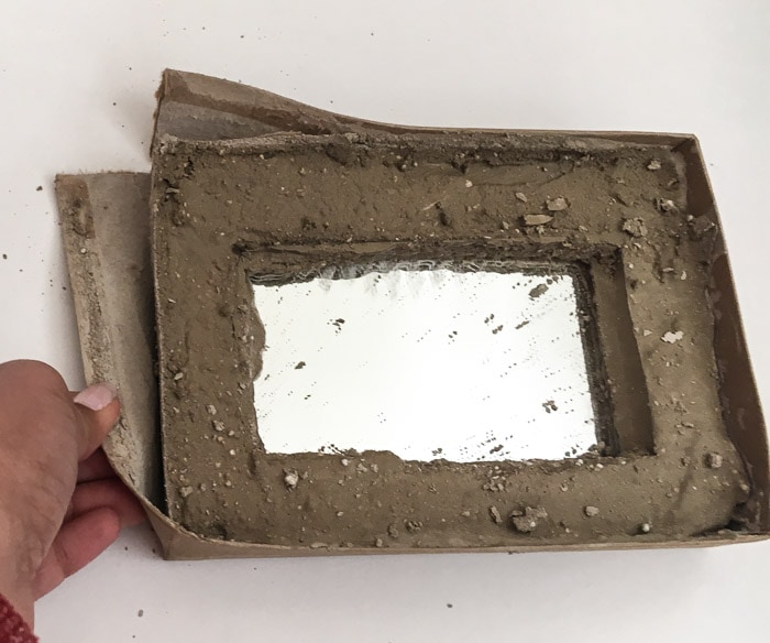 Make an easy DIY mirrored concrete tray with this step by step tutorial