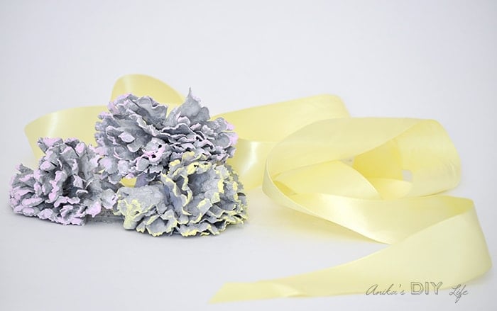 How to make DIY Concrete flowers - This step by step tutorial will show how you can make these cement flowers in 2 minute!