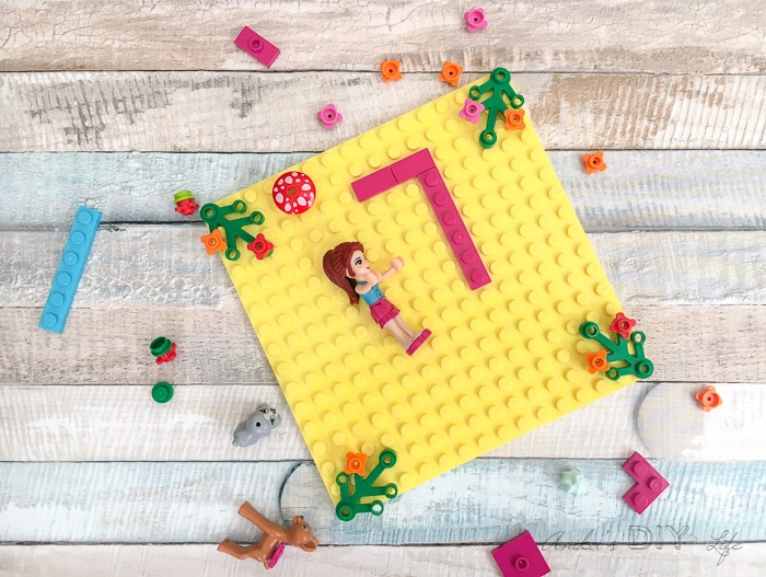 Step by step tutorial on how tomake your own custom Lego Friends Birthday Invitations