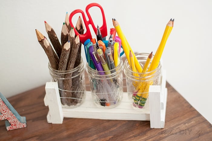Easy and quick mason jar organizer for desk organization | scrap wood project idea