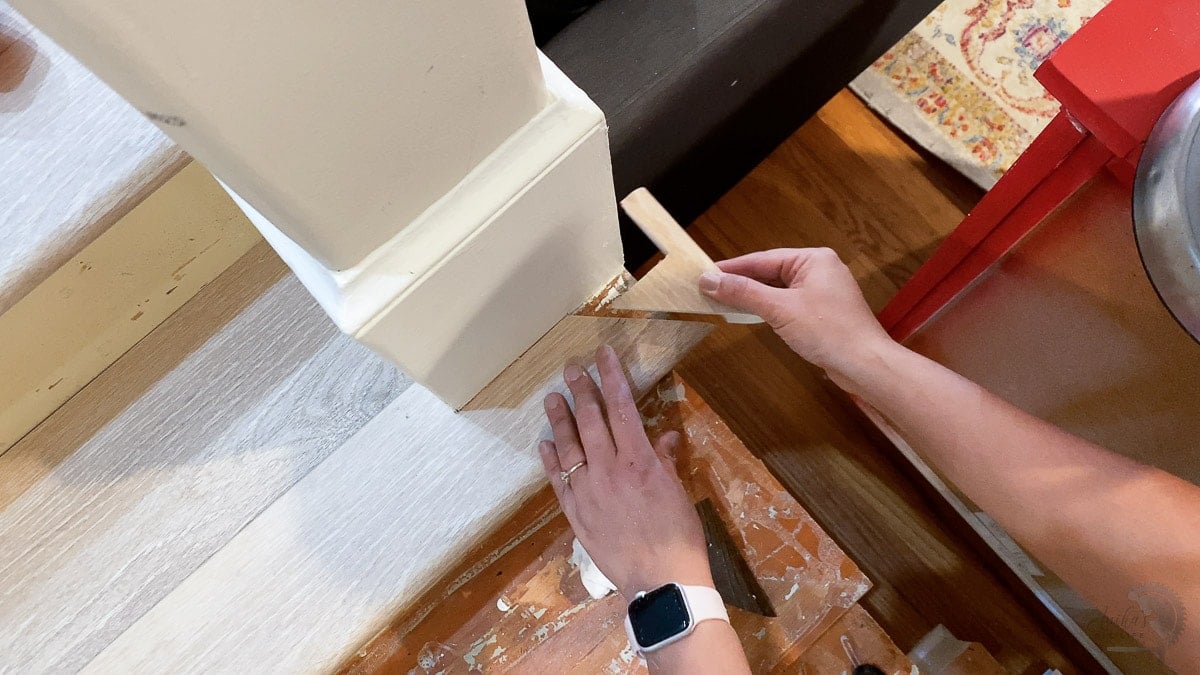 Installing corners of the stairs