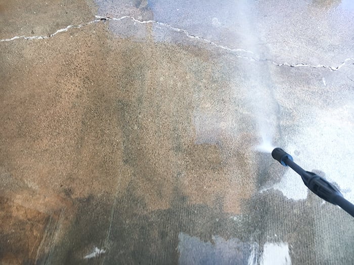 Cleaning concrete floors with a pressure waher