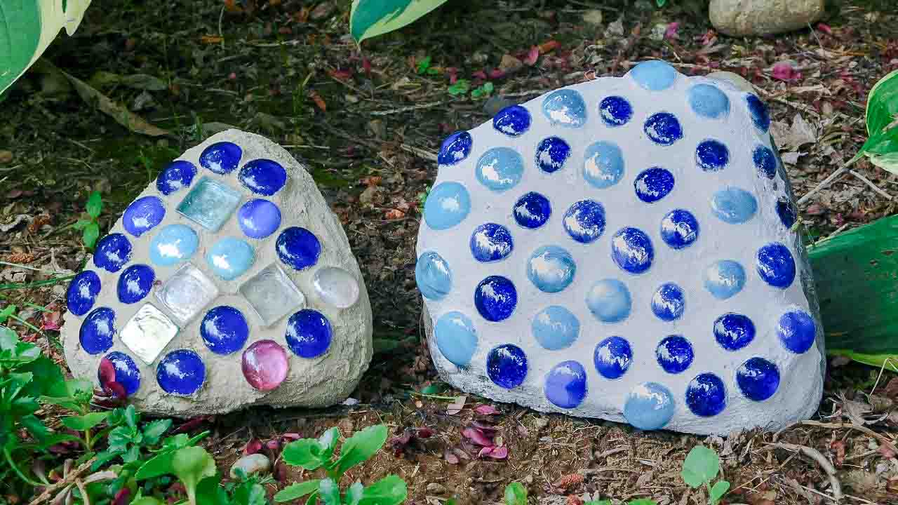 How To Make Mosaic Rocks Easy And Quick Garden Decor