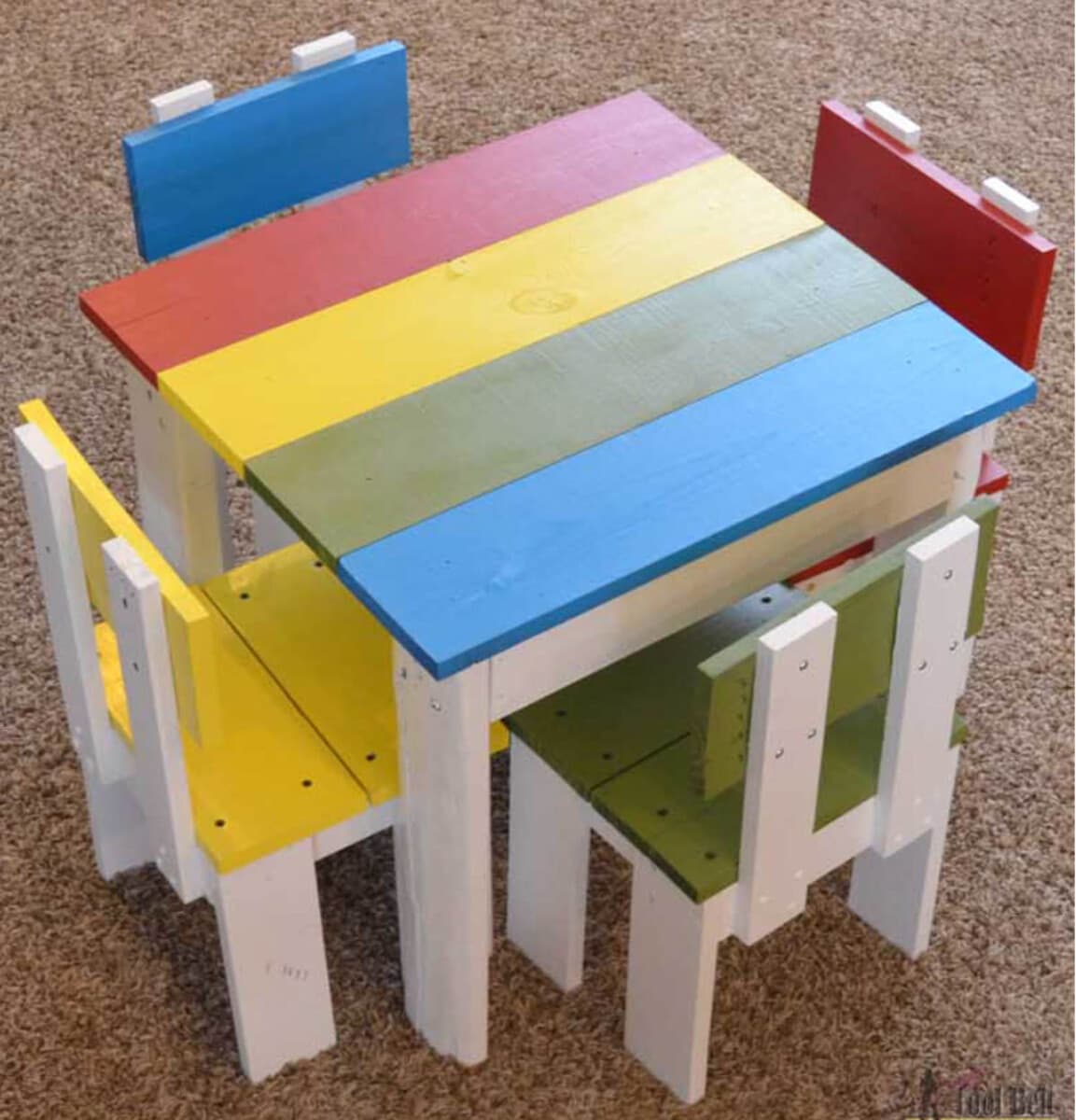 https://www.anikasdiylife.com/wp-content/uploads/2018/10/diy-kids-tables-with-plans-Anikas-DIY-Life-21-3-1153x1200.jpg