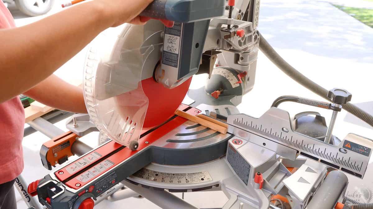 Making cuts for the DIY table top jewelry holder