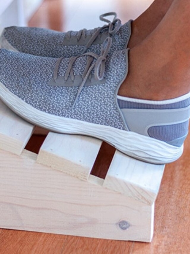 Foot Rest Under Desk Easy DIY Project! Anika's DIY Life