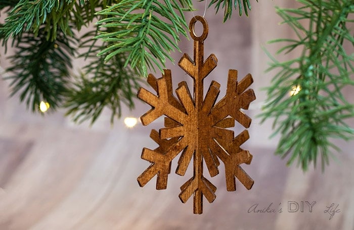 DIY Basswood Christmas Ornaments  Cricut ornaments, Diy cricut, Cricut  projects