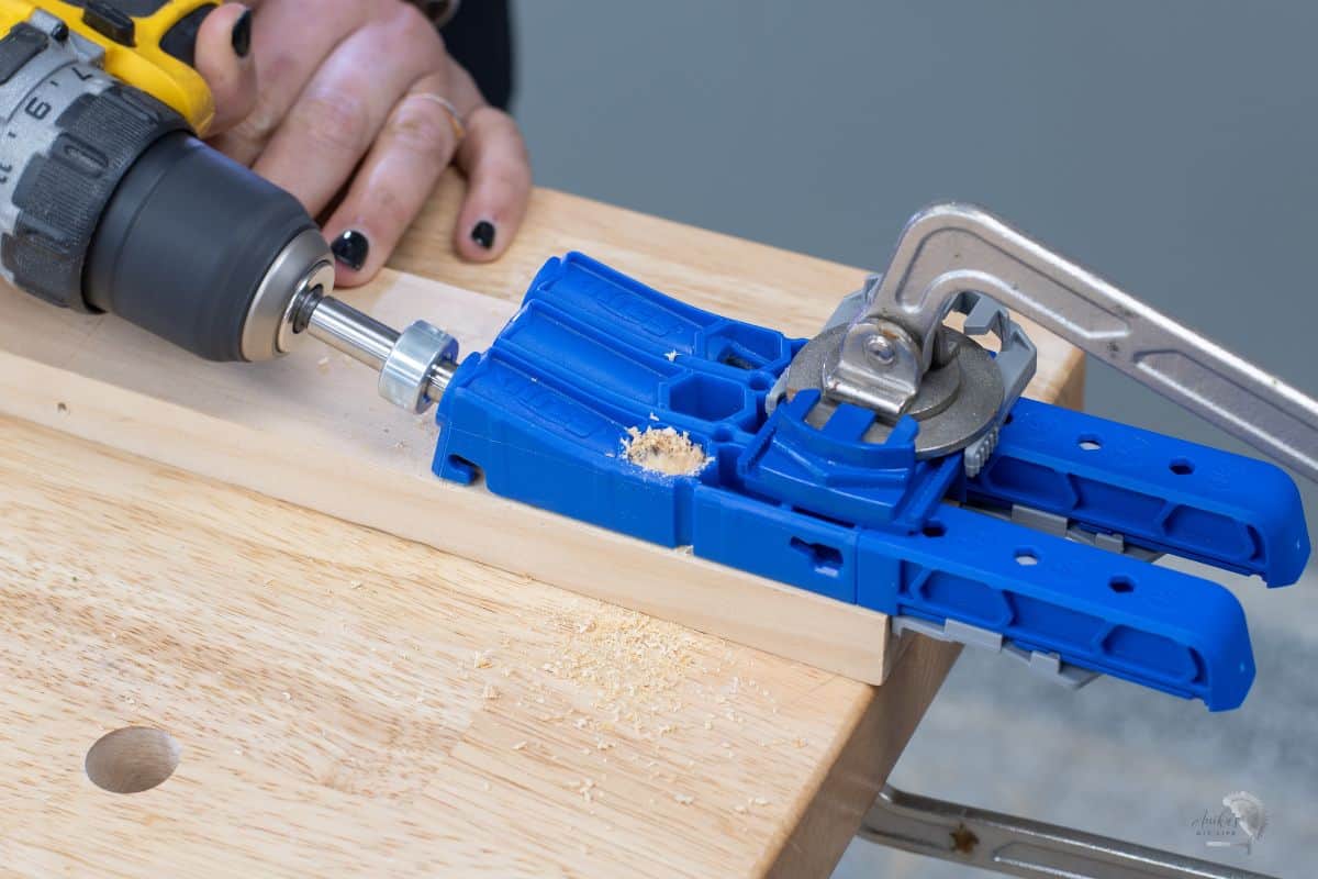 making a pocket hole in a board