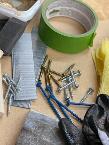 Here is a list of the workshop essentials you should always have on hand to make your projects efficiently and save time. Keep your workshop well-stocked!