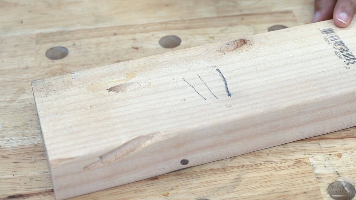 comparison of chunky capenter pencil line and mechanical and sharp pencil edge.
