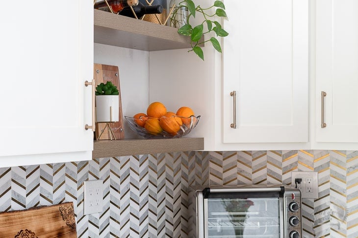 Open floating shelves between kitchen cabinets
