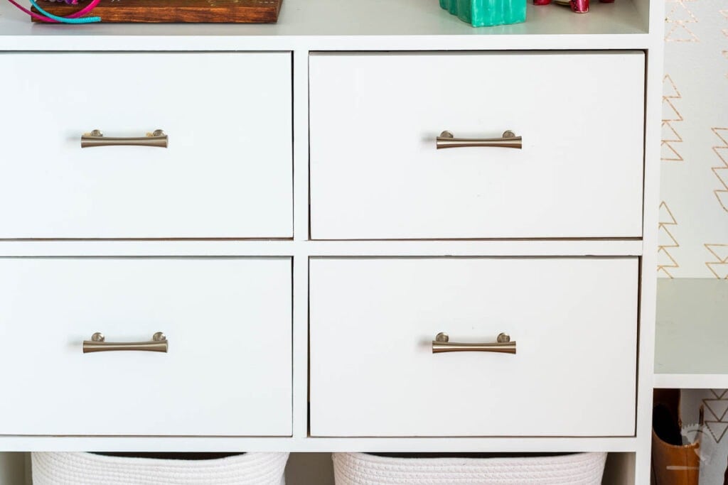 close up of drawers with drawers pulls on.