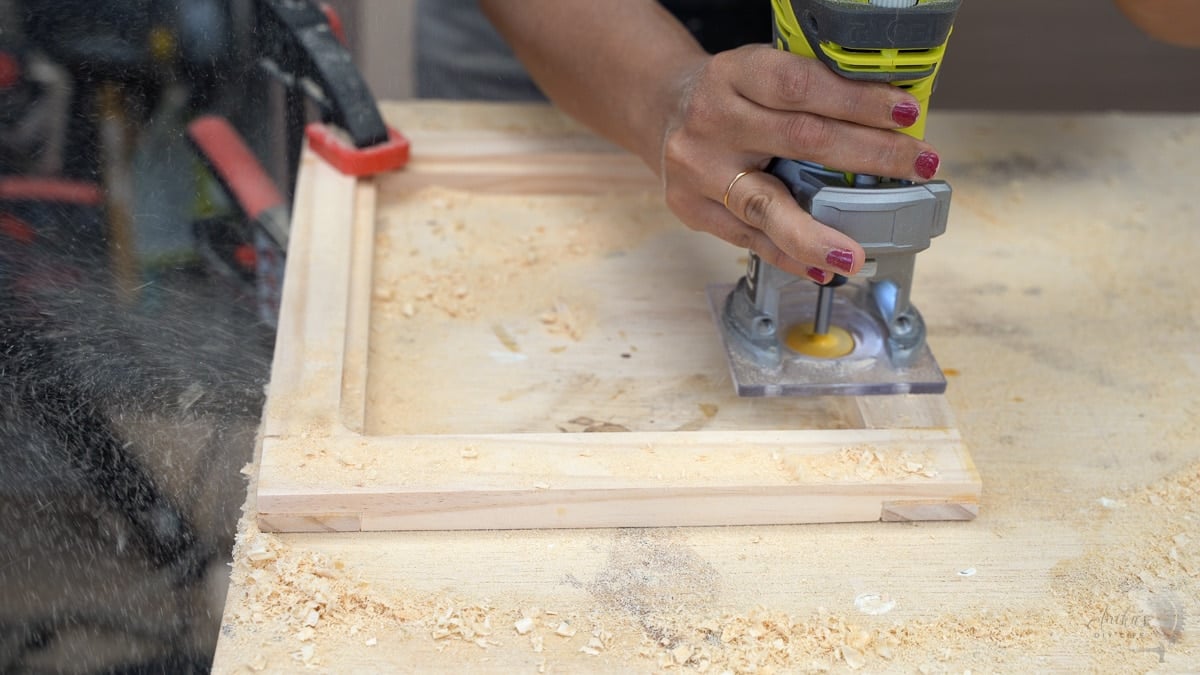 Making a rabbet around the frame using a router