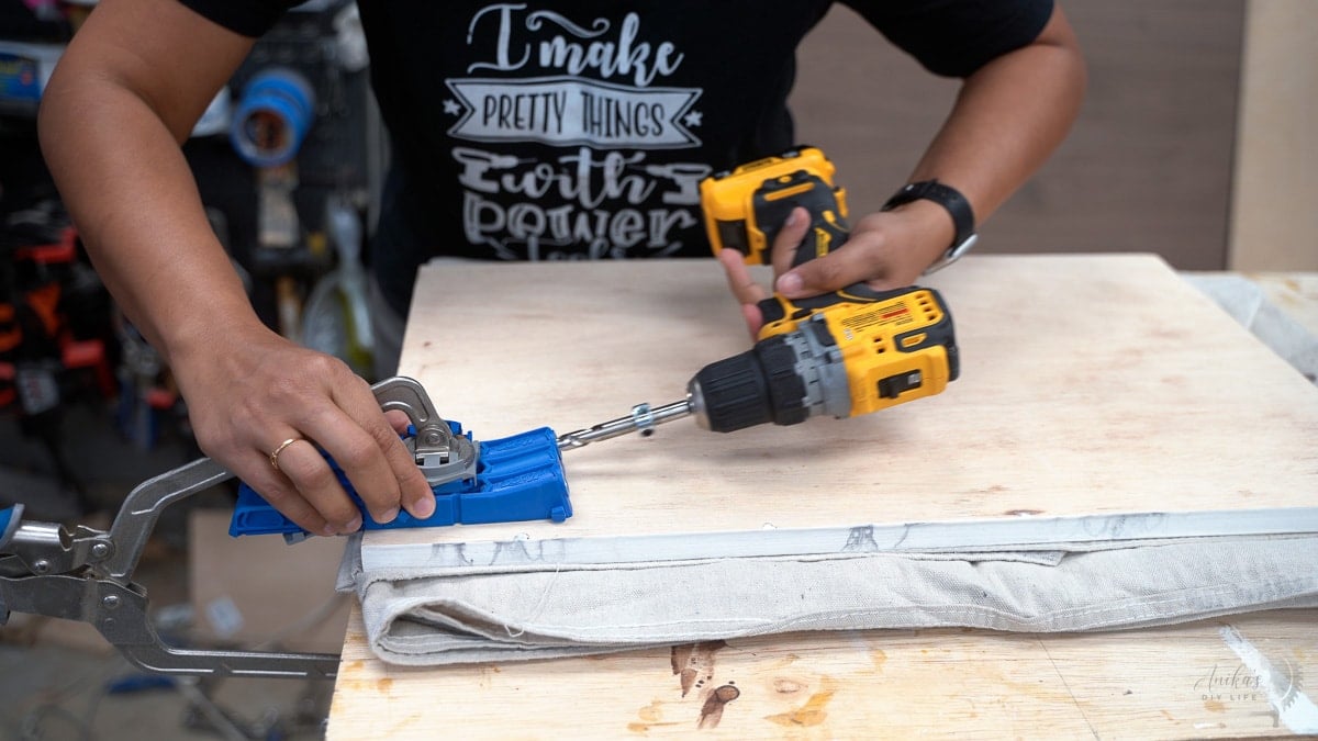 Using the Kreg 320 to make the pocket holes