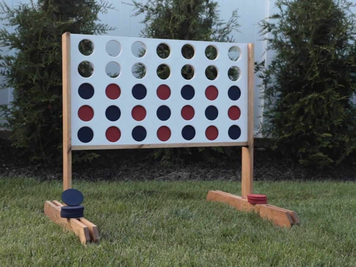 Large yard DIY connect four game 