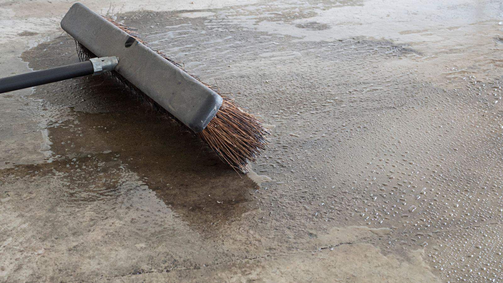 cleaning garage floor using sawdust