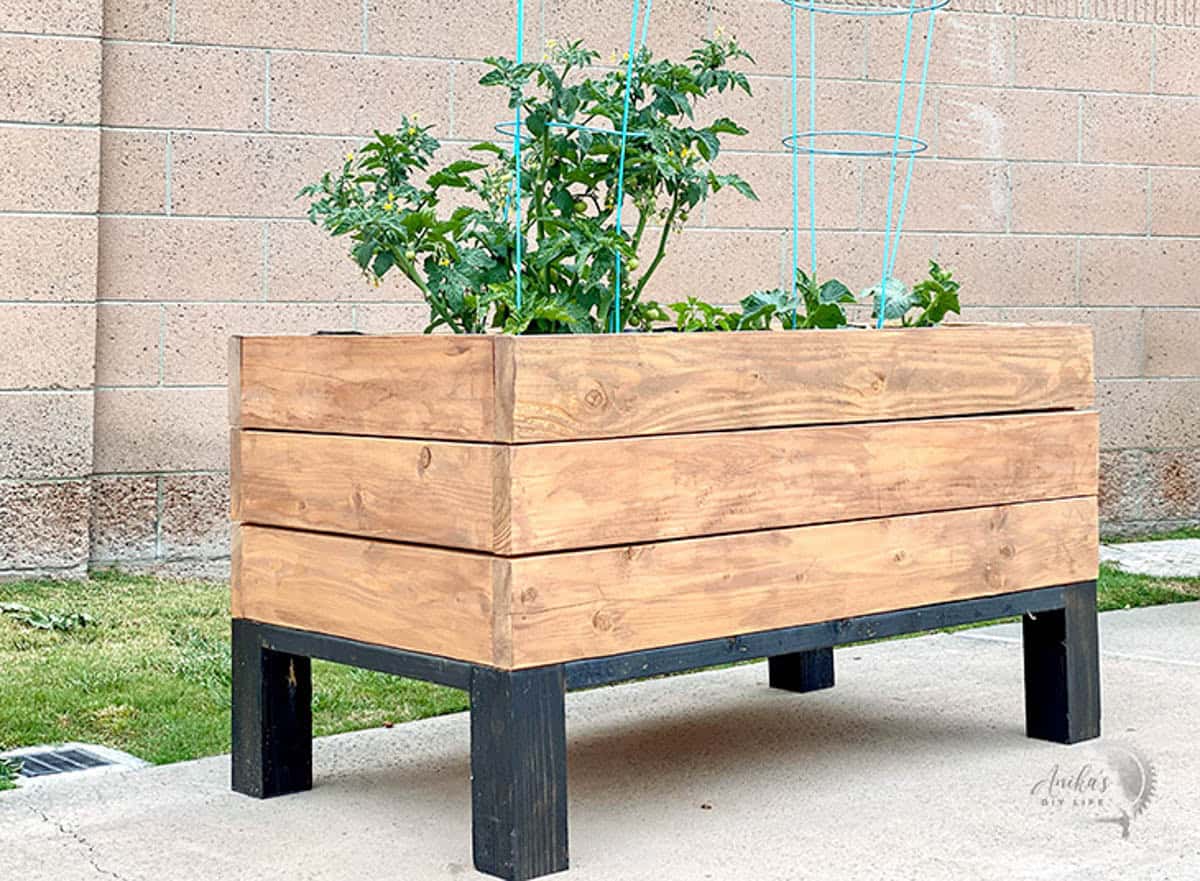 DIY modern self-watering planter