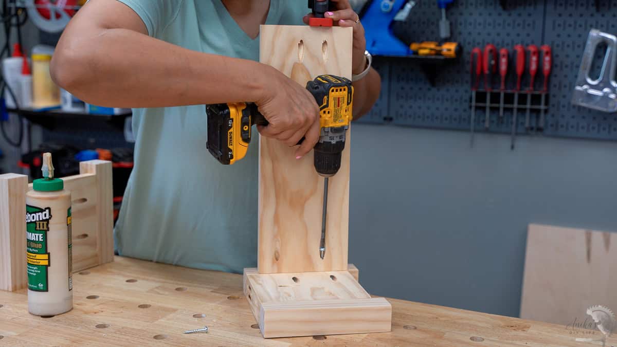 Attaching the long side using pocket hole screws