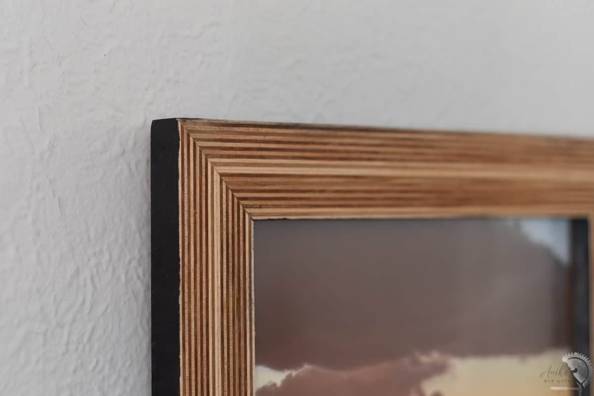 close up of the plywood picture frame edges