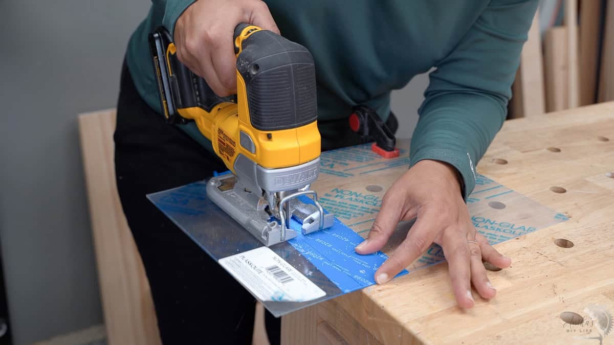 Cutting plexiglass with a jigsaw