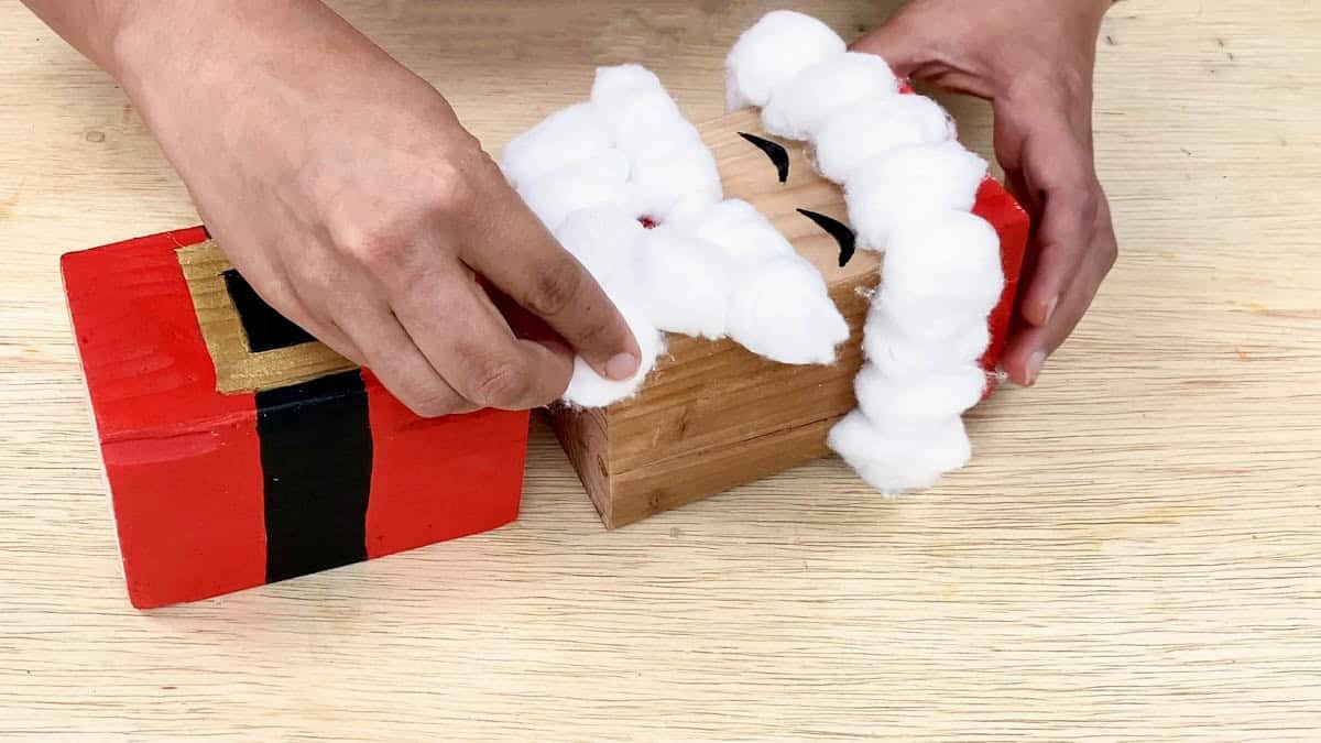 Making Santa's beard using cotton on the top block