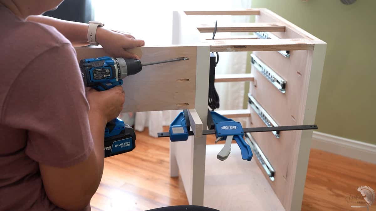 Attaching the back brace for the diy desk