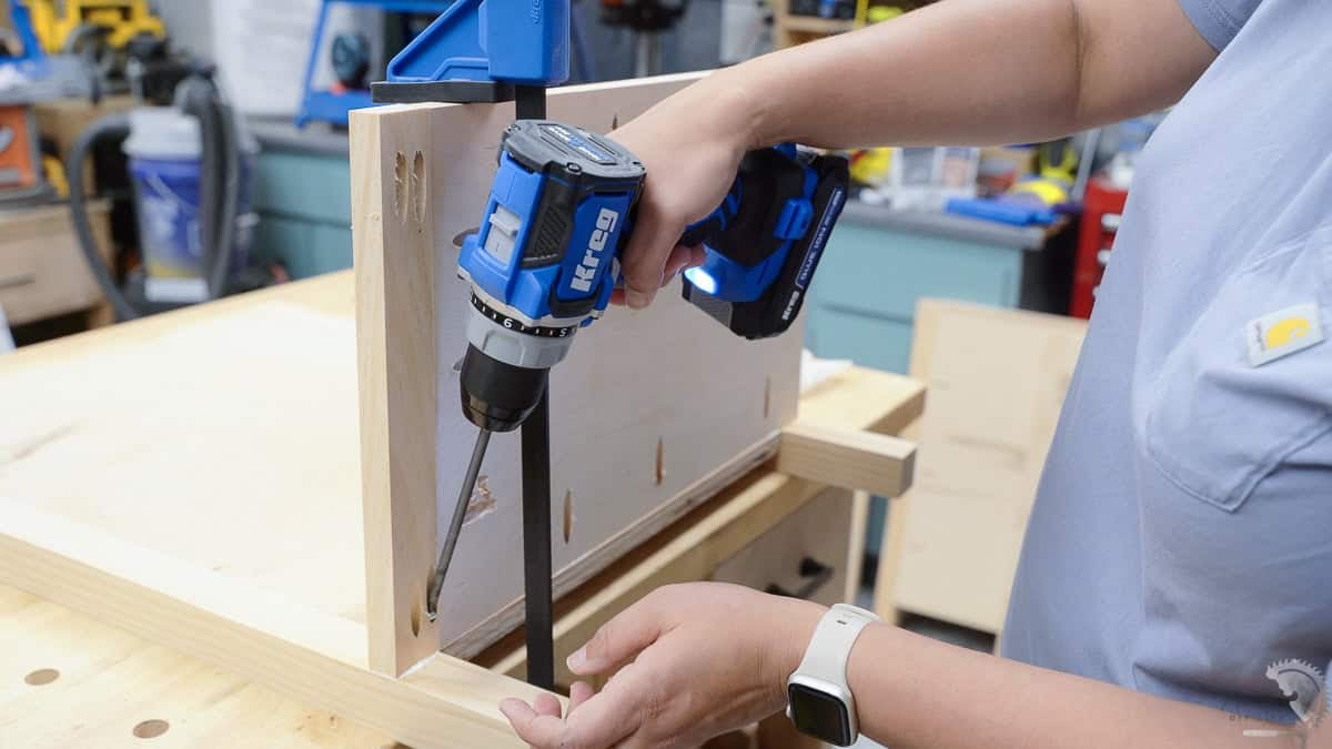 Attaching the bottom shelf to the side using pocket holes