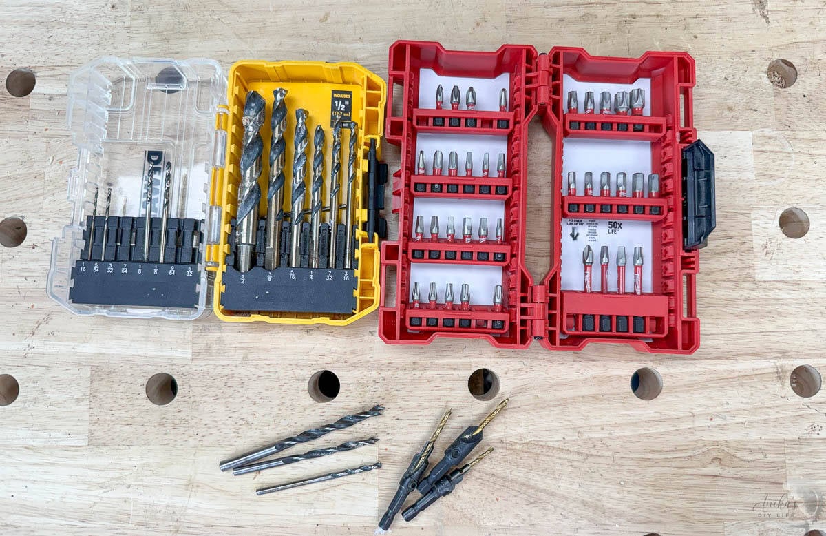 Best woodworking drill bit and driver sets for beginners featuring precision brad point drill bits and countersink drill bits for making professional holes.
