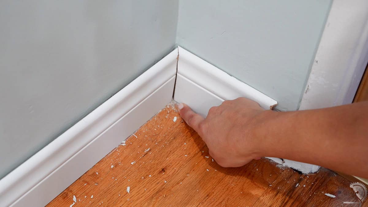 Gap in the bottom of the baseboards at an inside corner