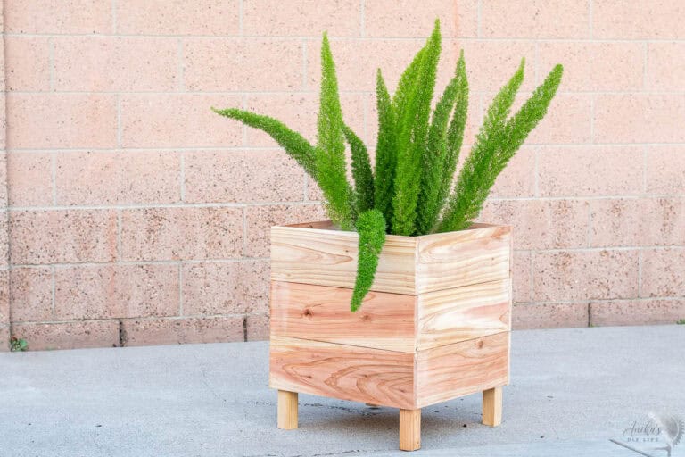 How To Build An Easy DIY Square Cedar Planter Box (No Table Saw ...