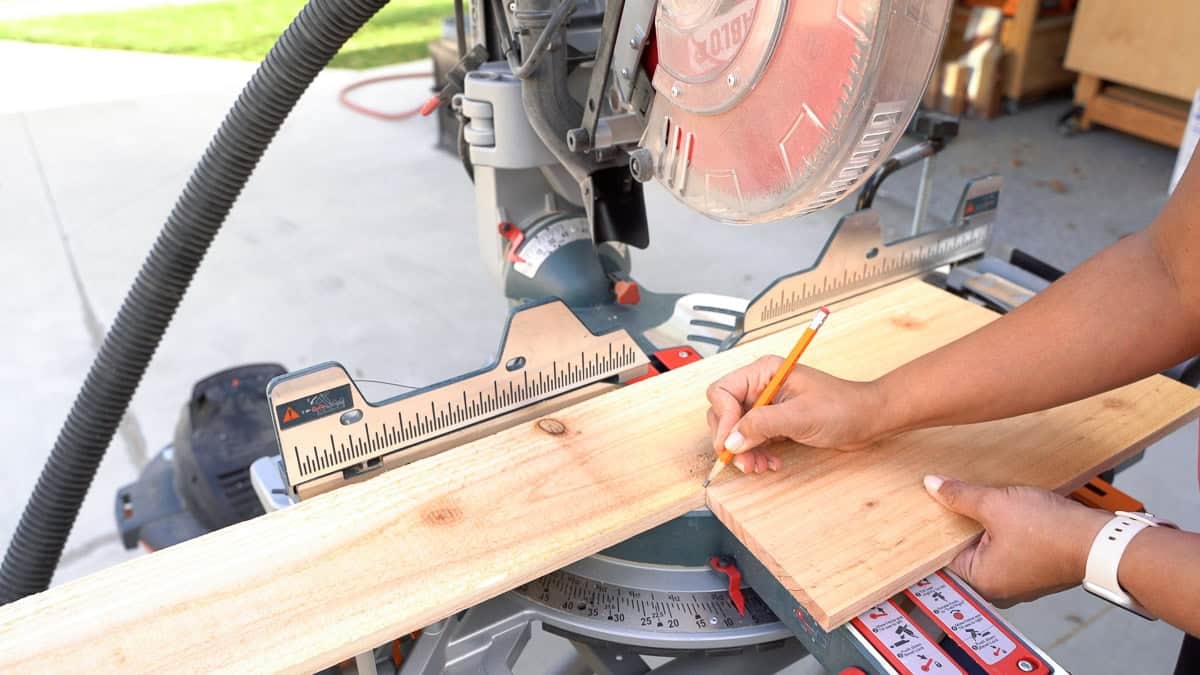 marking the cuts for the sides of the tapered planter
