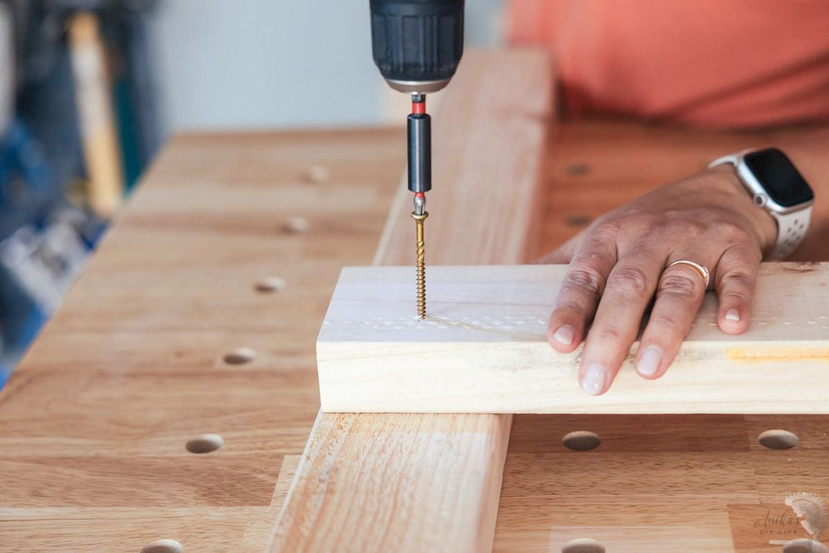 Driving a screw into wood using a drill/driver